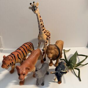 Set of 7 Figurine Animals for Pretend Play, Educational and Imaginative Play